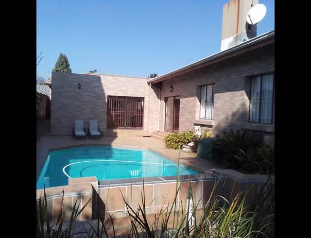 4 BEDROOM HOUSE FOR SALE IN THE HILL